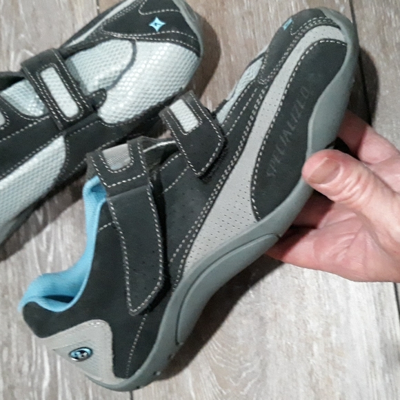 Specialized grey suede and mesh biking shoes. Size 9 - Picture 4 of 11